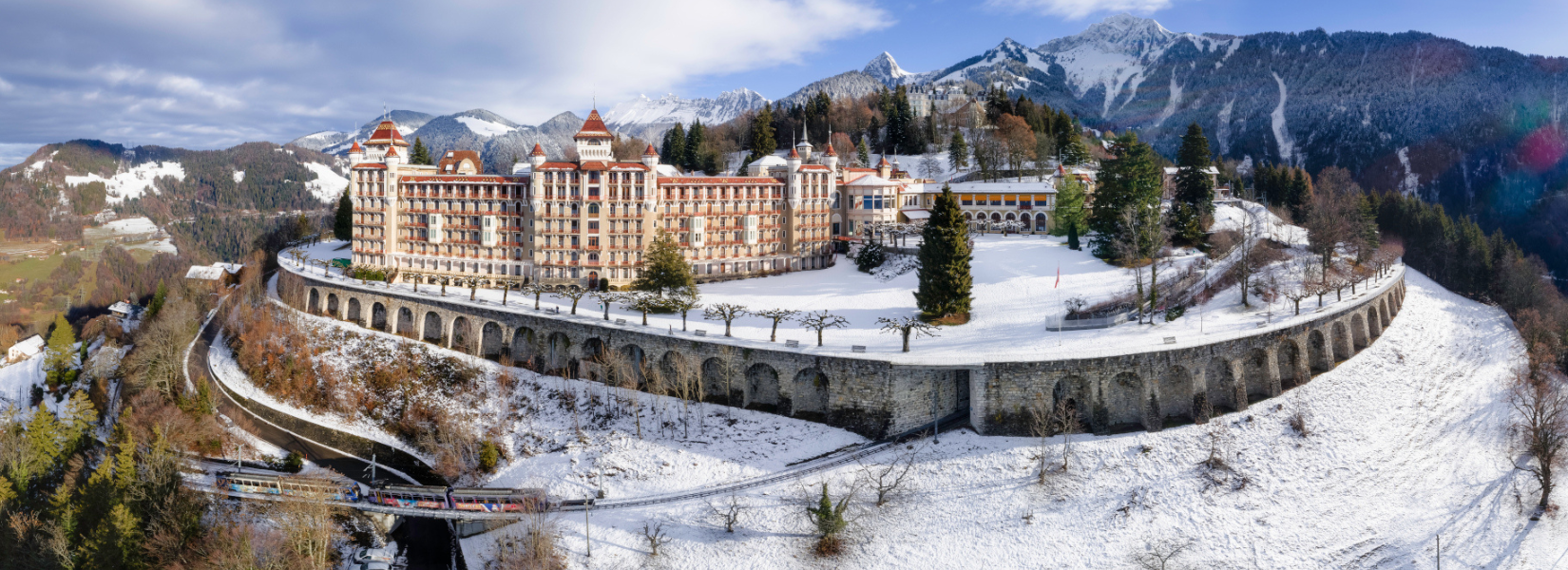 Caux Palace in snow, picture Adrien Giovannelli 1650 x 500